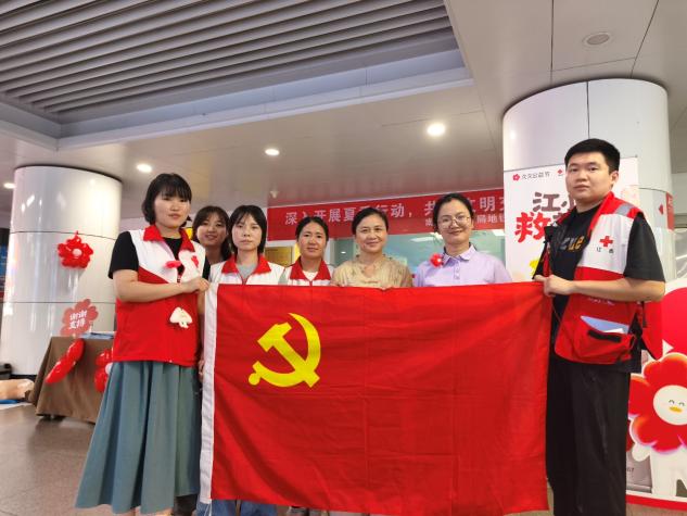 我校救护师资参与久久公益节“红十字救在身边”地铁主题公益活动